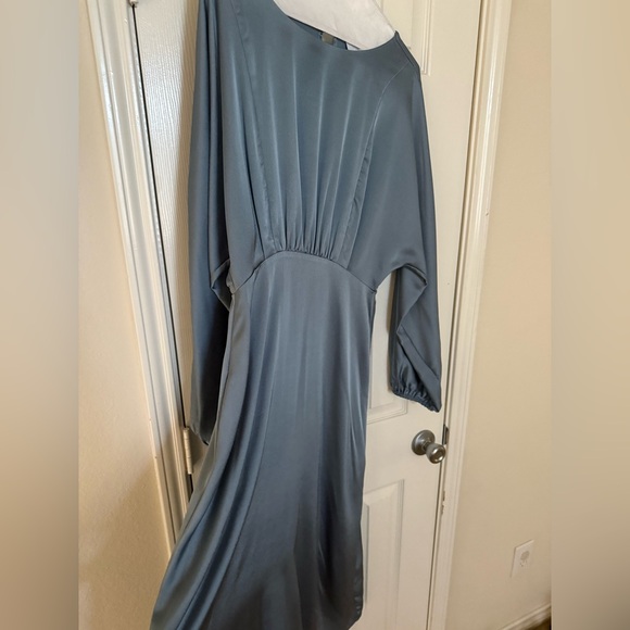 Beautiful satin dress pale blue - Picture 4 of 7